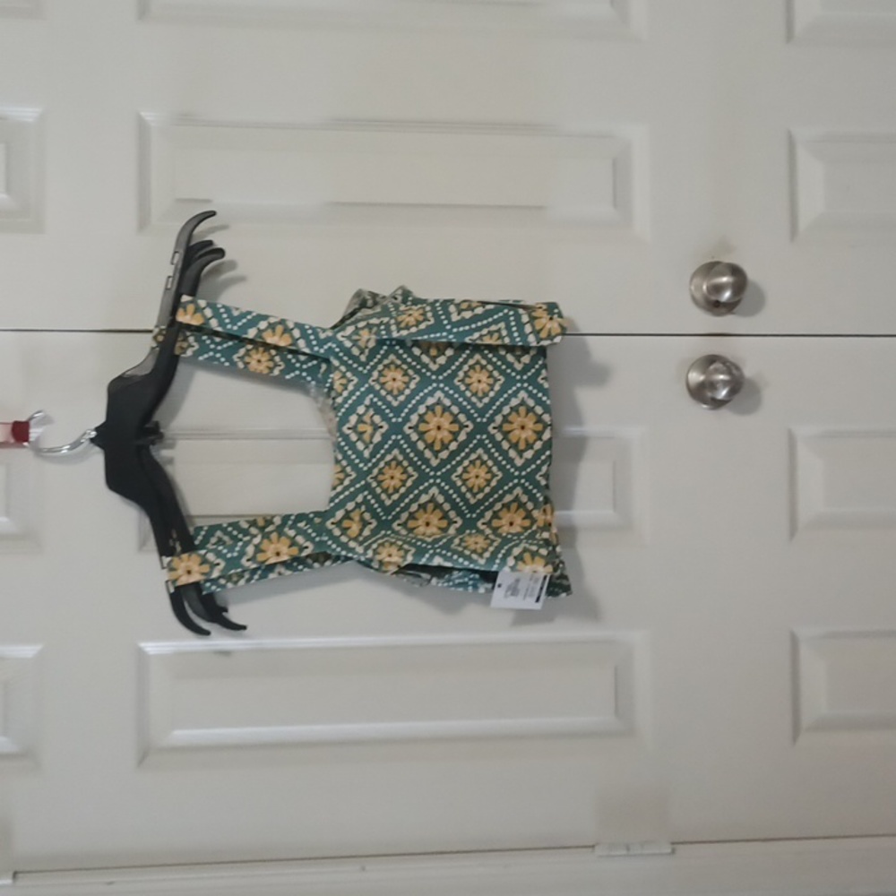 JUNIOR TOPS Nwot(like New)